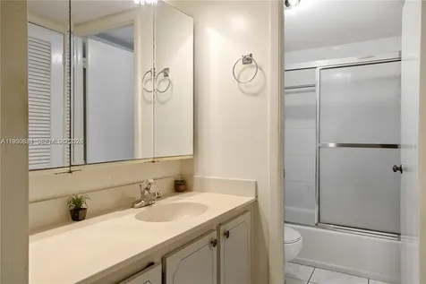 6039 Collins Avenue Miami Beach FL 33140