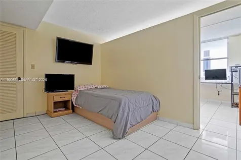6039 Collins Avenue Miami Beach FL 33140