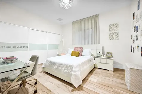 433 NW 127th Avenue Miami FL 33182
