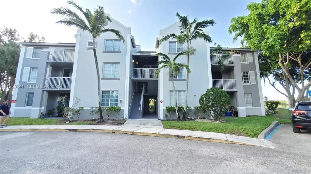 577 SW 111th Lane Pembroke Pines FL 33025