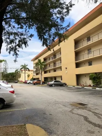 8889 Fontainebleau Boulevard Miami FL 33172