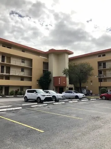 8889 Fontainebleau Boulevard Miami FL 33172