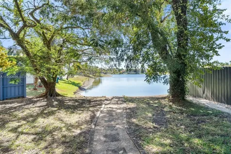 16062 SW 43rd Terrace Miami FL 33185