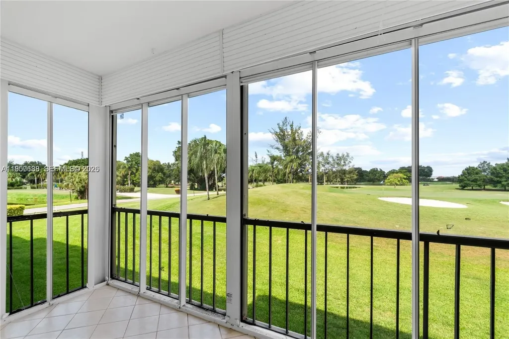 9220 S Hollybrook Lake Drive Pembroke Pines FL 33025
