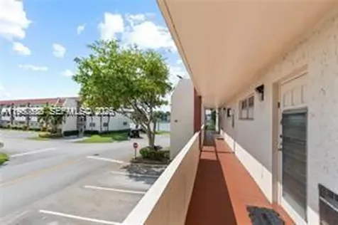 9220 S Hollybrook Lake Drive Pembroke Pines FL 33025