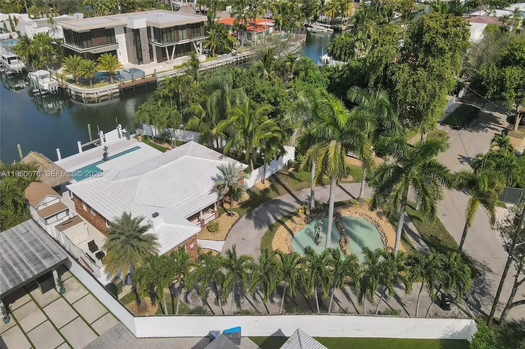1995 N Hibiscus Drive North Miami FL 33181