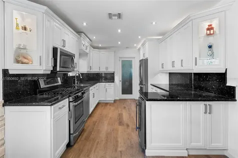 7770 Hawthorne Avenue Miami Beach FL 33141