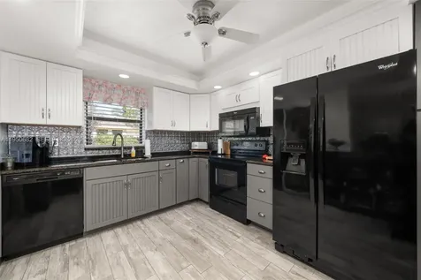 319 Grove Avon Park FL 33825