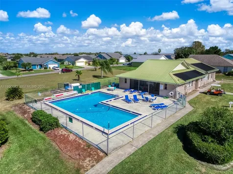 319 Grove Avon Park FL 33825