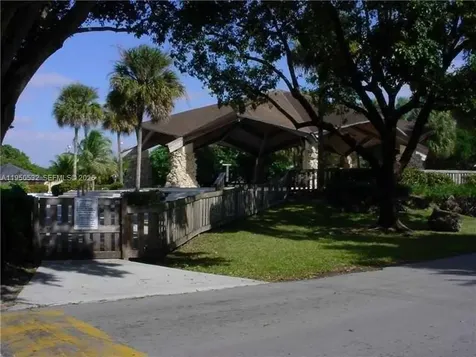 6534 SW 114th Place Miami FL 33173
