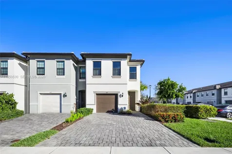 2121 S Appleton Circle S Oakland Park FL 33309
