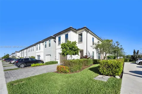 2121 S Appleton Circle S Oakland Park FL 33309