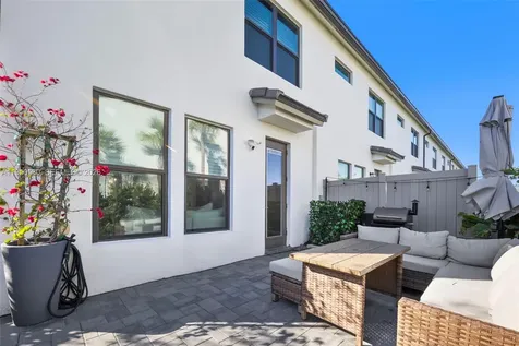 2121 S Appleton Circle S Oakland Park FL 33309