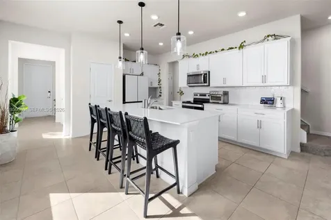 2121 S Appleton Circle S Oakland Park FL 33309