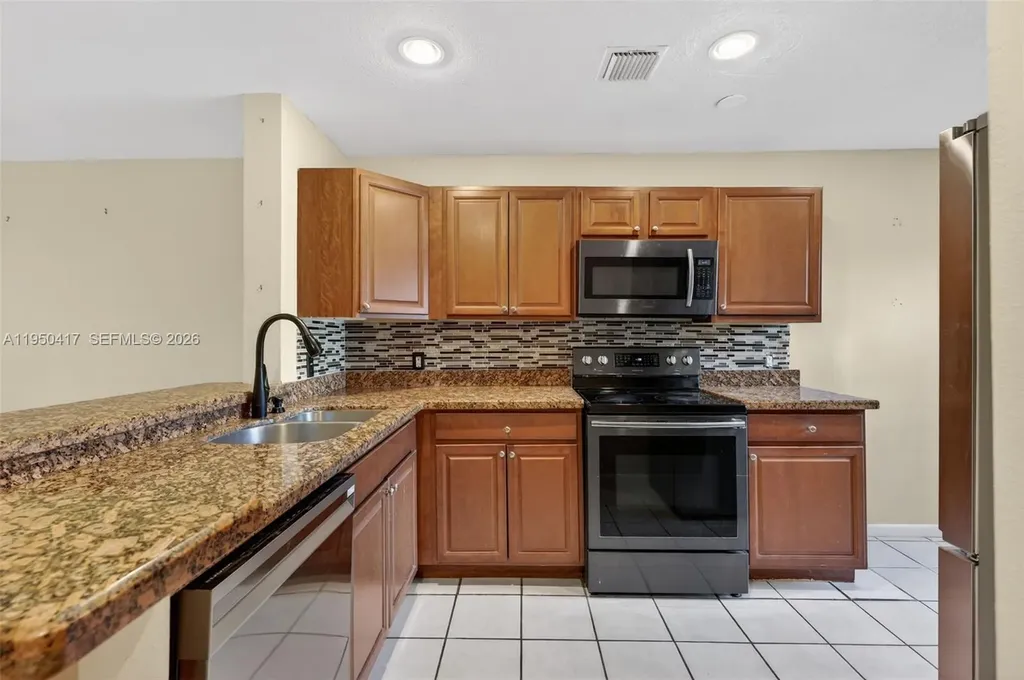 7033 Woodmont Way Tamarac FL 33321