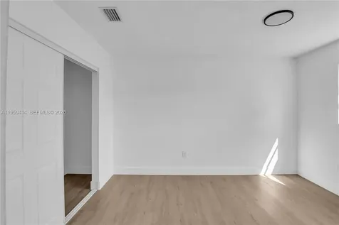 911 NW 200th Terrace Miami Gardens FL 33169
