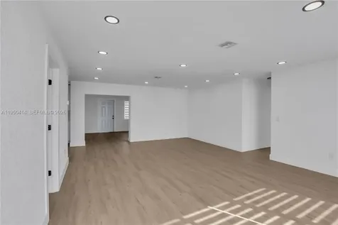 911 NW 200th Terrace Miami Gardens FL 33169