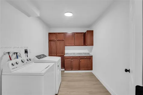 911 NW 200th Terrace Miami Gardens FL 33169