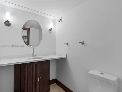 5660 Collins Avenue Miami Beach FL 33140