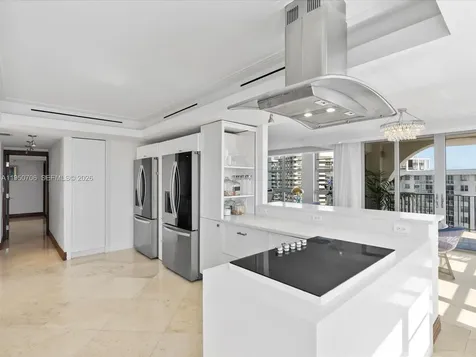 5660 Collins Avenue Miami Beach FL 33140