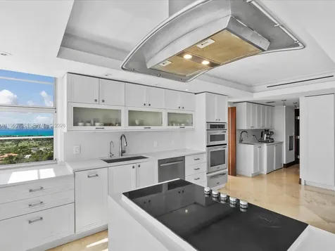5660 Collins Avenue Miami Beach FL 33140