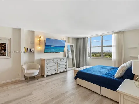 5660 Collins Avenue Miami Beach FL 33140