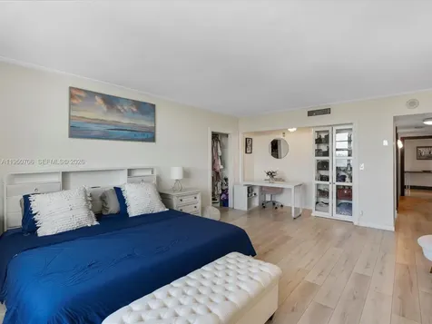 5660 Collins Avenue Miami Beach FL 33140