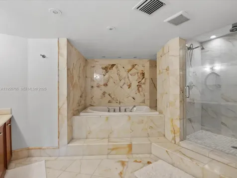 5660 Collins Avenue Miami Beach FL 33140