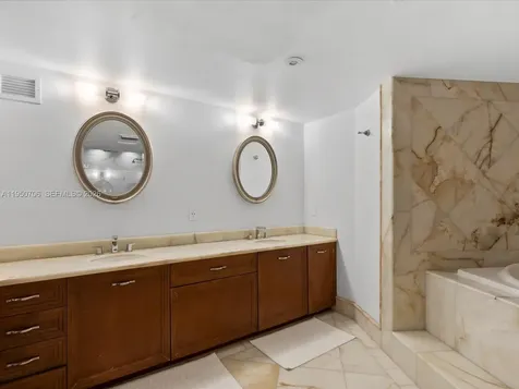 5660 Collins Avenue Miami Beach FL 33140