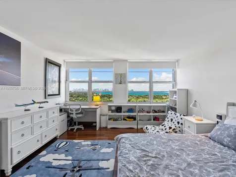 5660 Collins Avenue Miami Beach FL 33140