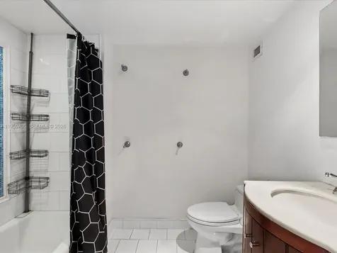 5660 Collins Avenue Miami Beach FL 33140