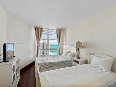 5660 Collins Avenue Miami Beach FL 33140