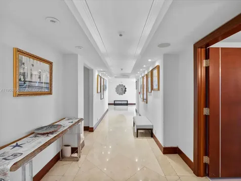 5660 Collins Avenue Miami Beach FL 33140