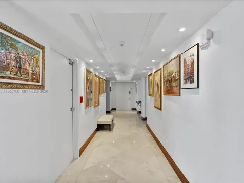 5660 Collins Avenue Miami Beach FL 33140