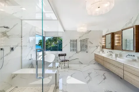 2370 Bayview Lane North Miami FL 33181