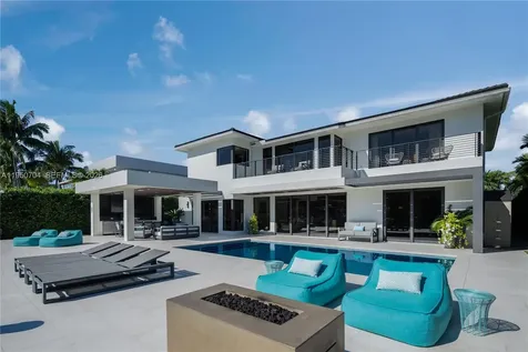 2370 Bayview Lane North Miami FL 33181