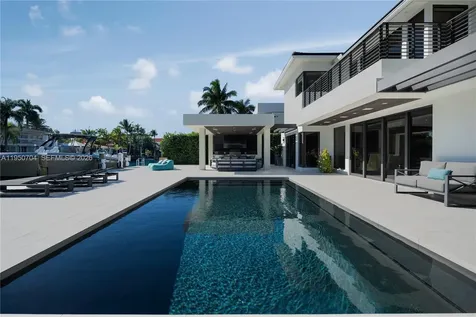 2370 Bayview Lane North Miami FL 33181