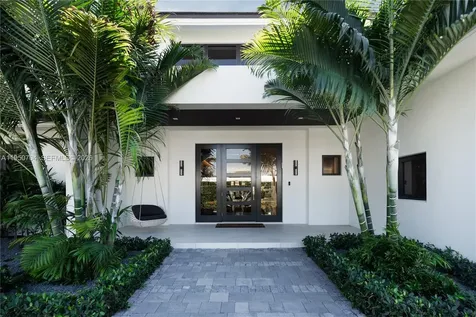 2370 Bayview Lane North Miami FL 33181