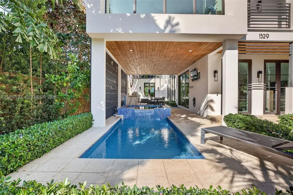 1529 SE 2nd Court Fort Lauderdale FL 33301