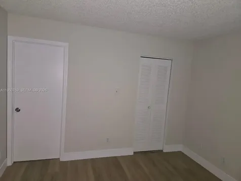 Miami FL 33196