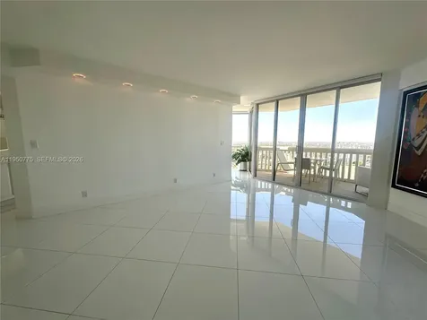 1000 W Island Boulevard Aventura FL 33160
