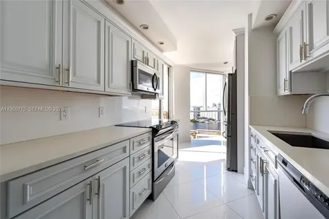 1000 W Island Boulevard Aventura FL 33160