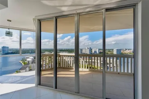 1000 W Island Boulevard Aventura FL 33160