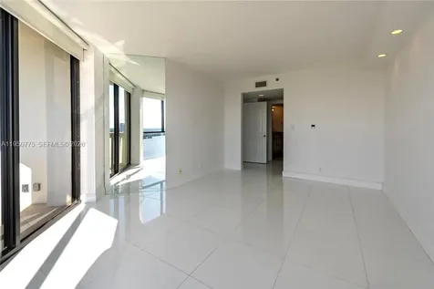 1000 W Island Boulevard Aventura FL 33160