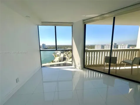 1000 W Island Boulevard Aventura FL 33160