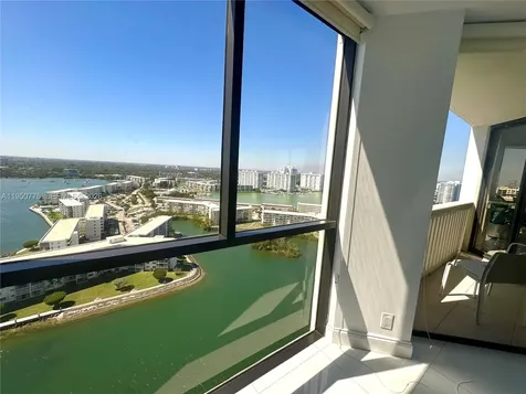 1000 W Island Boulevard Aventura FL 33160