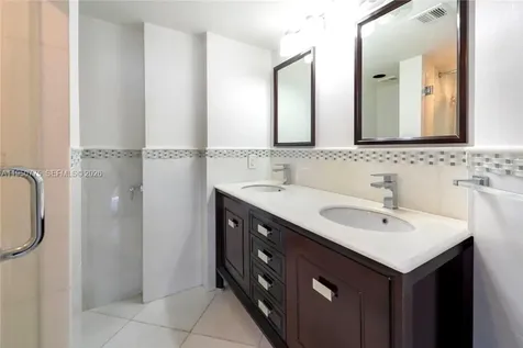 1000 W Island Boulevard Aventura FL 33160