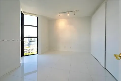1000 W Island Boulevard Aventura FL 33160