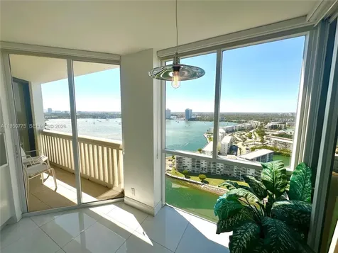 1000 W Island Boulevard Aventura FL 33160