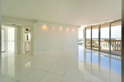 1000 W Island Boulevard Aventura FL 33160